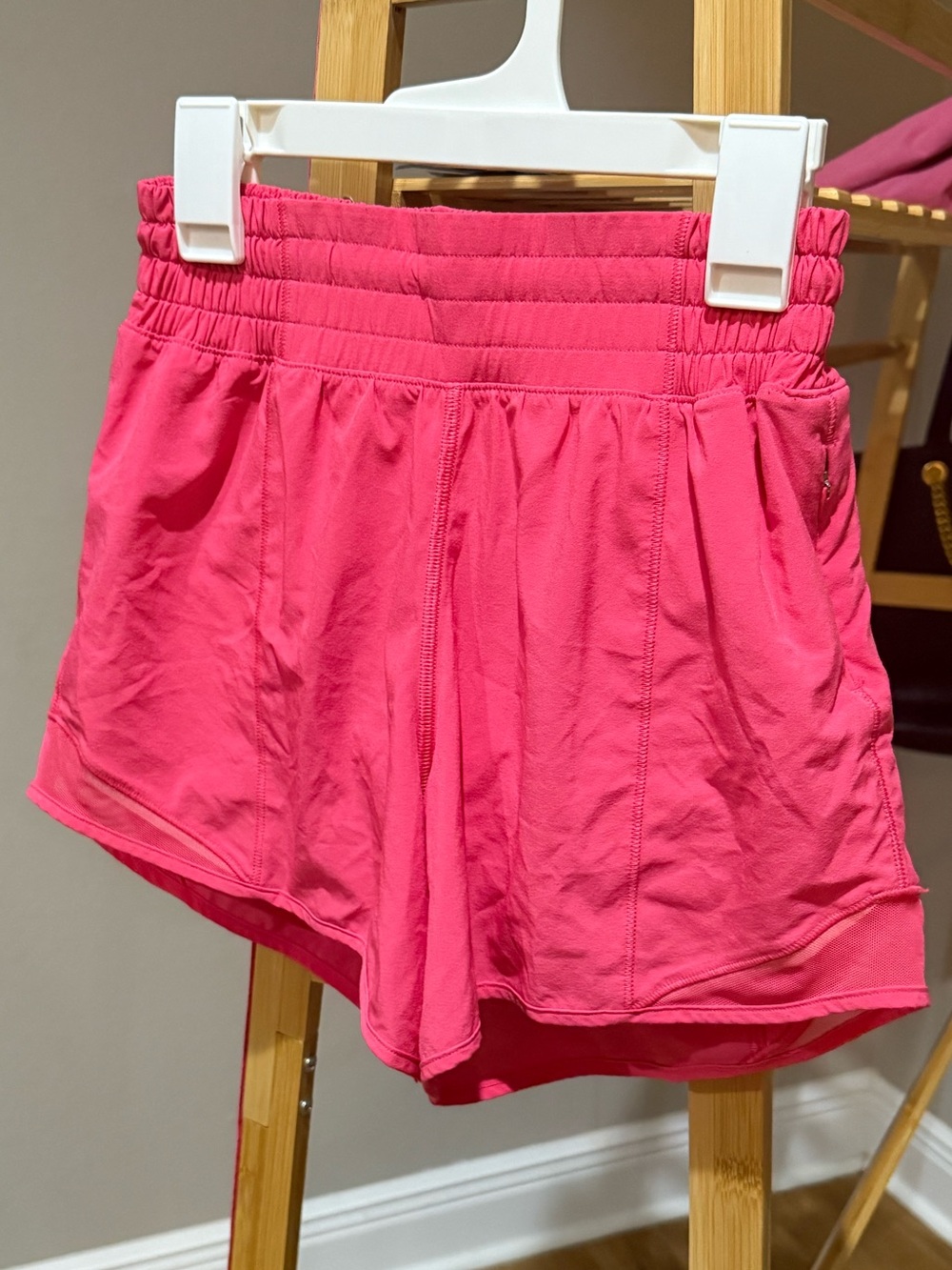 Lululemon Hotty Hot Size 2, 4”